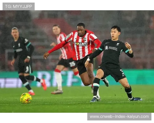 利物浦边路协防训练：边后卫与中卫的衔接更加默契